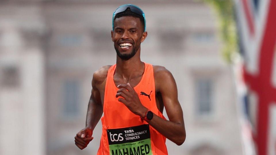 Mahamed Mahamed competes at the 2024 London Marathon