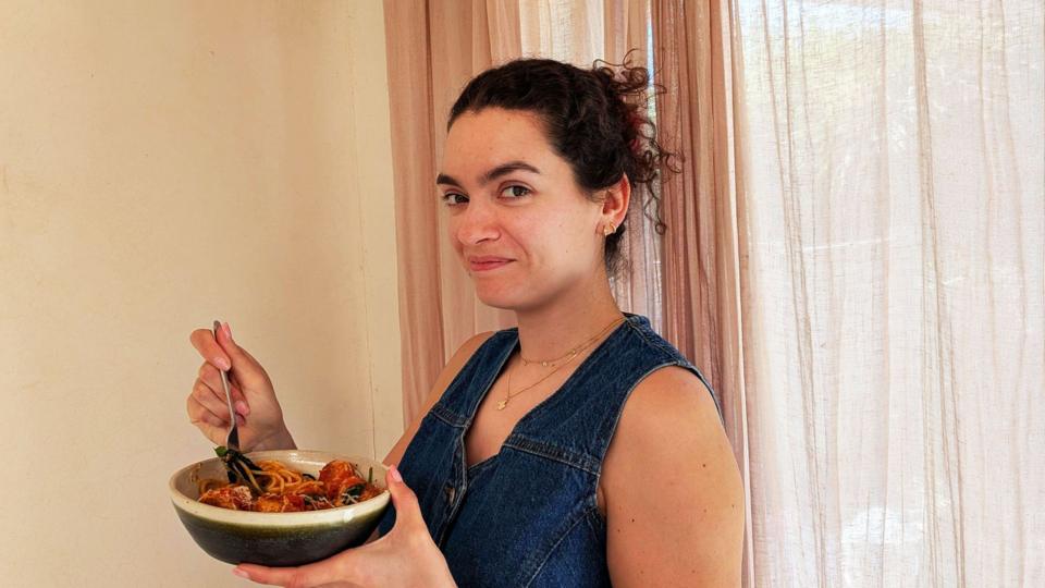 Laura Wingrove enjoying a 15-minute meal
© Laura Wingrove