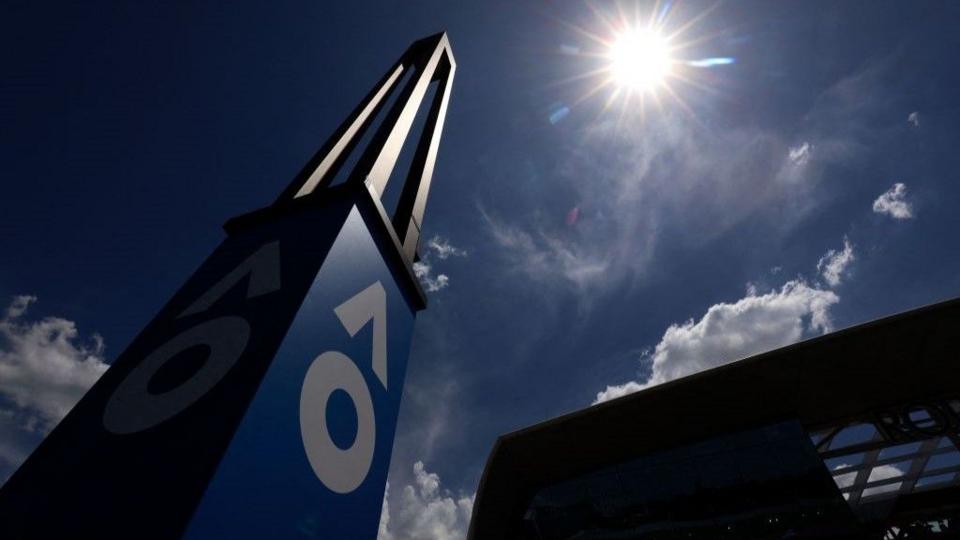 Bright sun at Australian Open