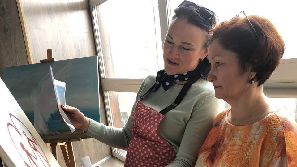 Maria paints with an Ukrainian woman