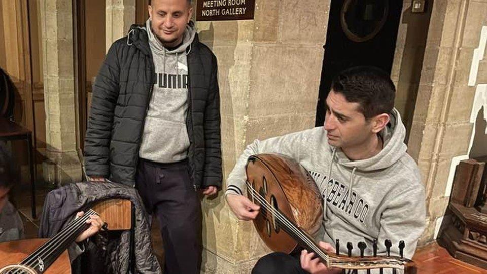 Man playing oud