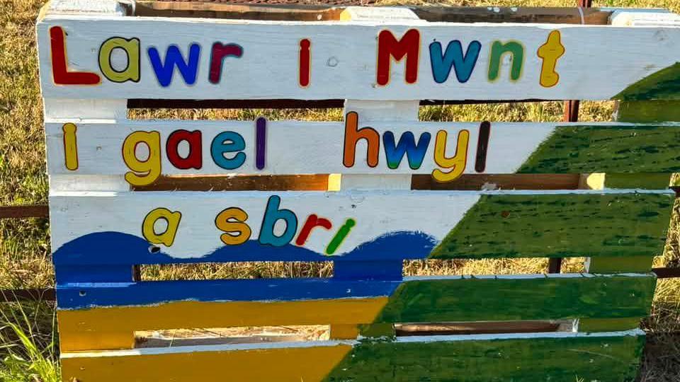 Teyrngedau Ail Symudiad