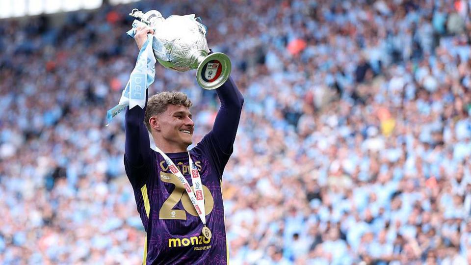 Coventry sign Brighton goalkeeper Rushworth after loan