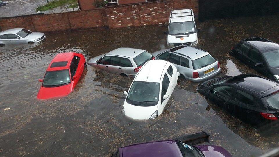 Cars in flood water near Mansfield Road