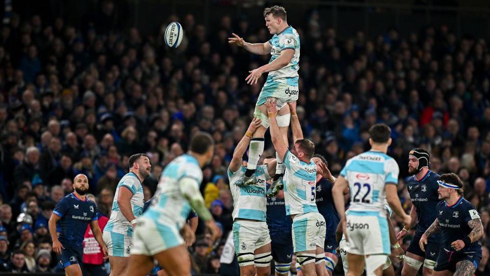 Ted Hill taking a line-out for Bath