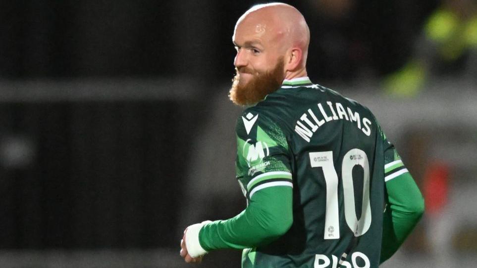 Jonny Williams playing for Gillingham in the 2025-26 season