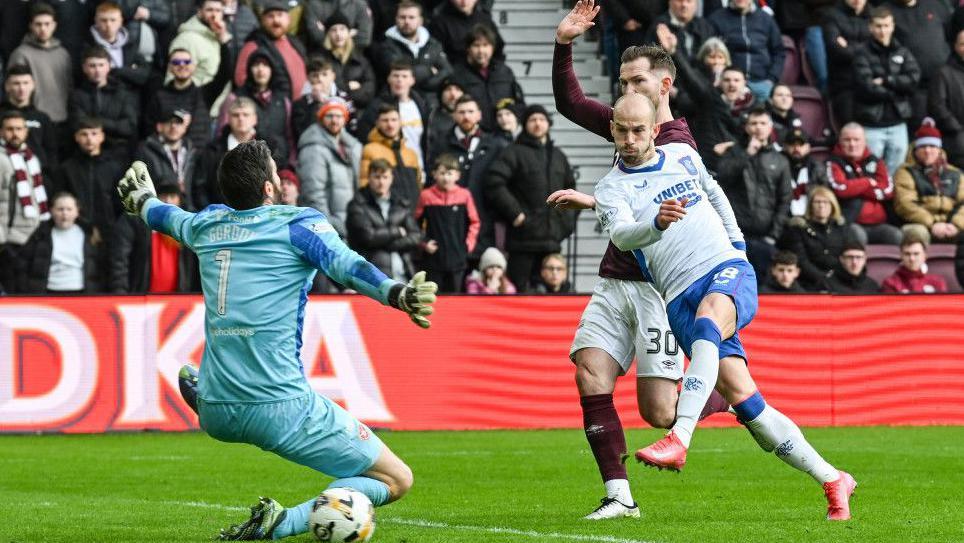 Vaclav Cerny scores his 14th goal of the season to put Rangers back in front