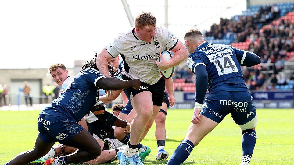 Rhys Carre on his way to the try-line during Saracens' dominant victory over Sale Sharks.