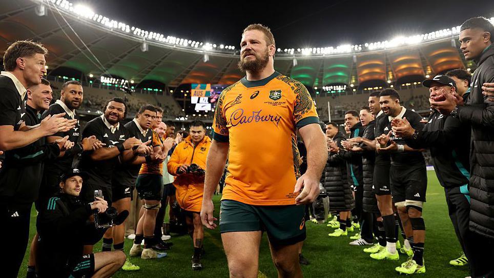 James Slipper gets guard of honour from New Zealand