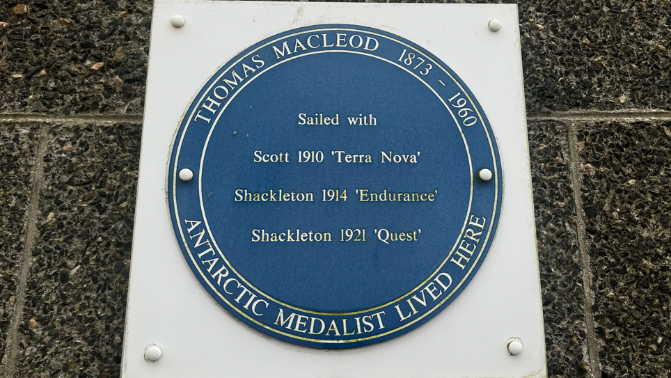 Leac MhicLeòid ann an Steòrnabhagh