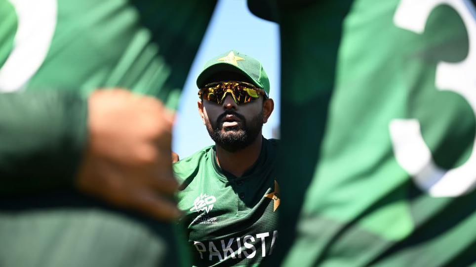 Babar Azam in a team huddle before Pakistan's defeat to the USA at the T20 World Cup