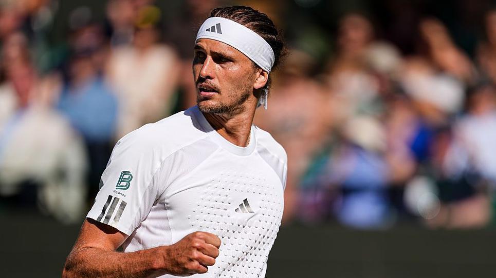 Alexander Zverev holds up his fist