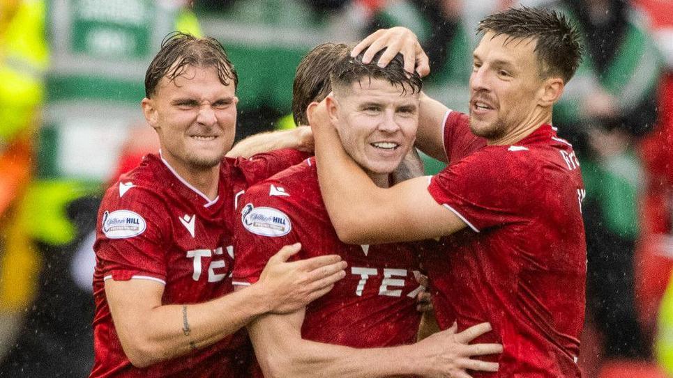 Aberdeen's Kevin Nisbet (centre) celebrates scoring