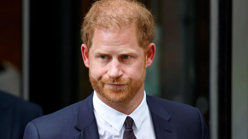 Prince Harry's US visa documents unsealed after drug claims - BBC News