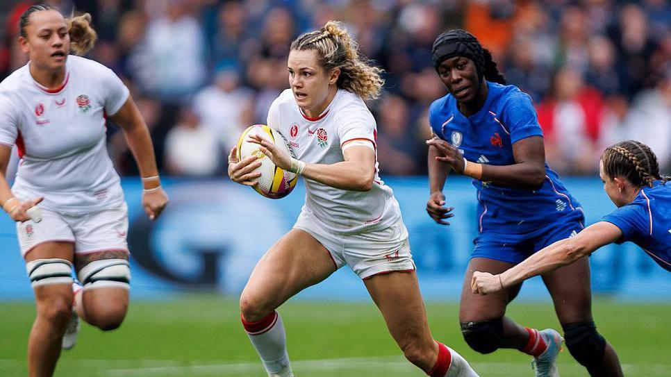 Ellie Kildunne beats a France defender