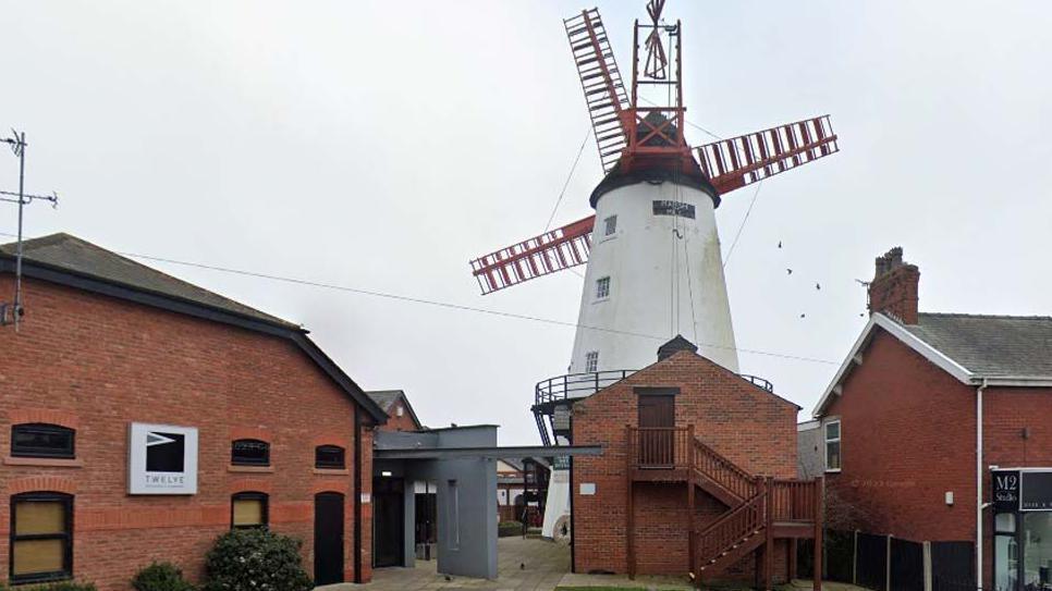 Street view of the windmill