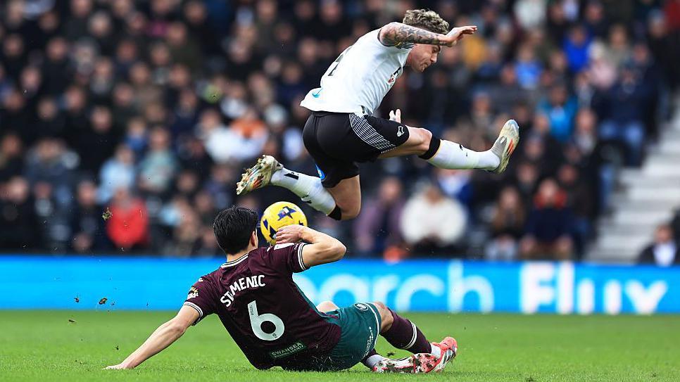 Marko Stamenic tackles Sammie Szmodics