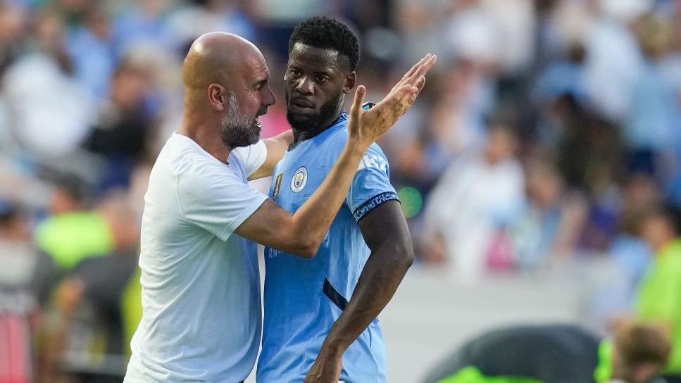 Pep Guardiola waves and gives instructions in the face of Luke Mbete