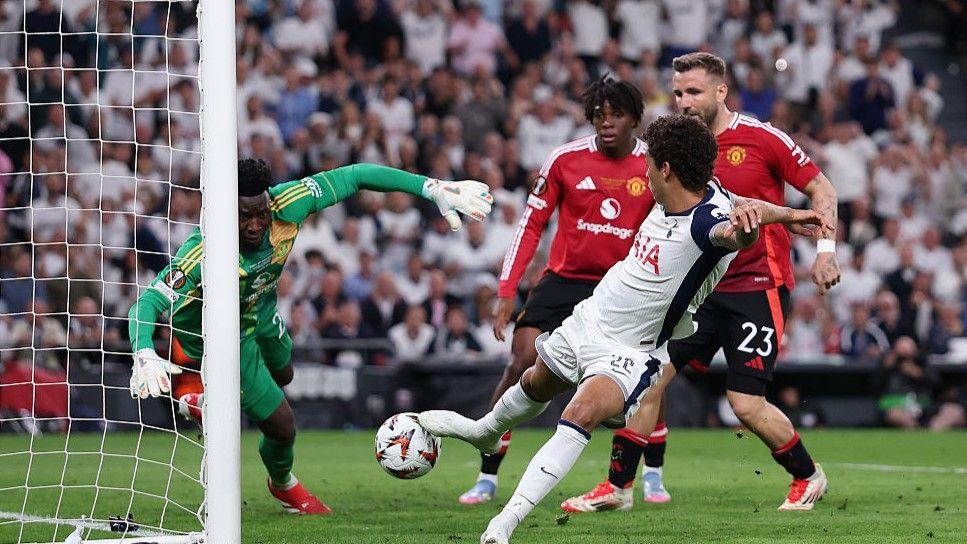 Tottenham's Brennan Johnson scores the decisive goal in his side's Europa League victory over Manchester United in Bilbao