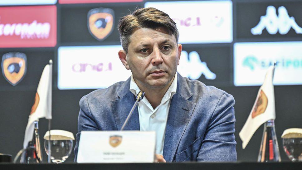 Tan Kesler in a press conference at Hull City