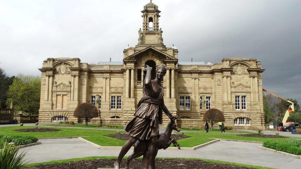 Exterior of Cartwright Hall in Bradford