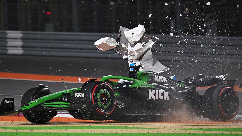 Nico Hulkenberg crashes at Qatar GP