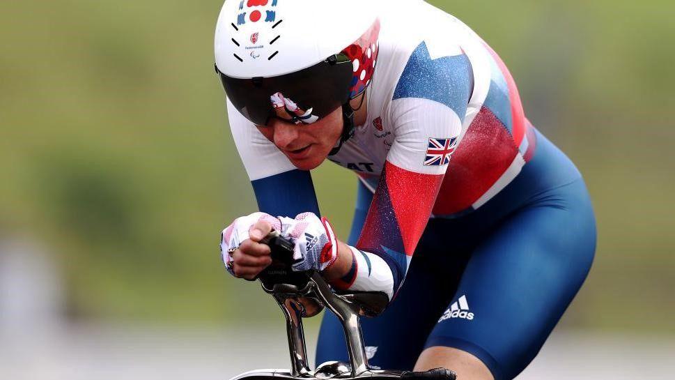 Sarah Storey in action at the Tokyo Paralympics