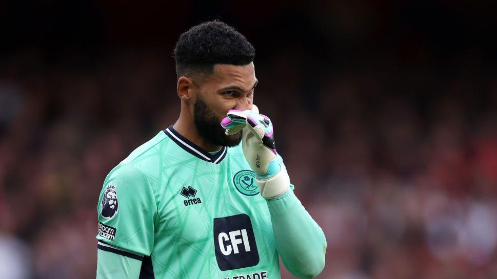 Wes Foderingham of Sheffield United looks dejected during the Premier League match between Arsenal FC and Sheffield United