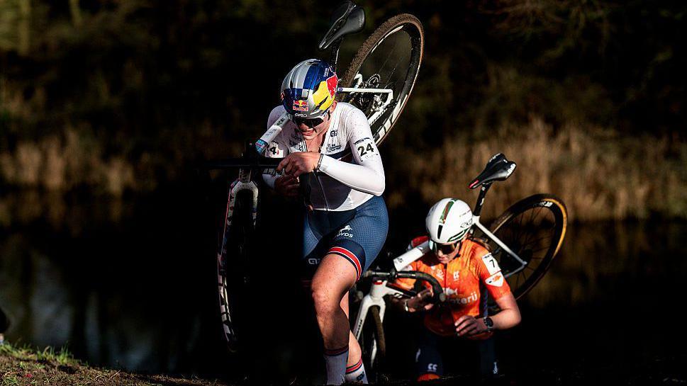 Zoe Backstedt competes at the 2026 Cyclo-cross World Championships