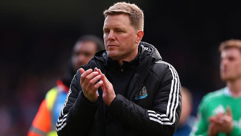 Eddie Howe applauds Newcastle fans