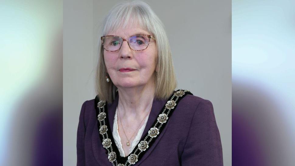 Cynghorydd Llafur Maureen Bowen