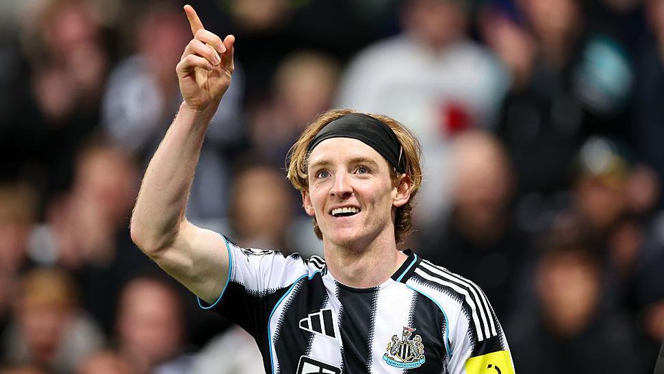 Anthony Gordon celebrates after scoring for Newcastle United against Benfica in the Champions League at St James' Park on 21 October, 2025