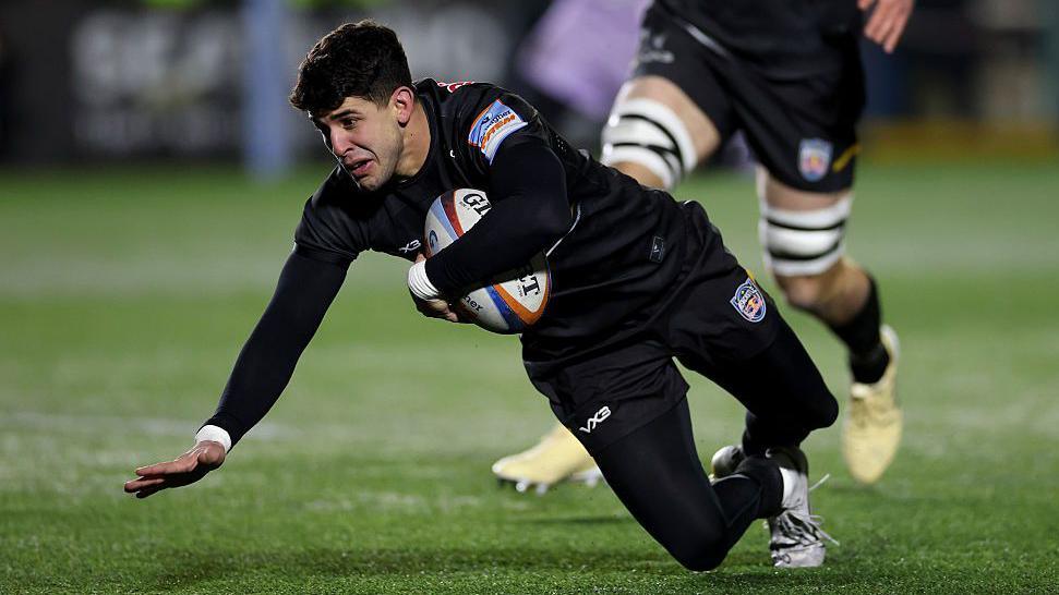Newcastle's Simon Benitez Cruz scores a try