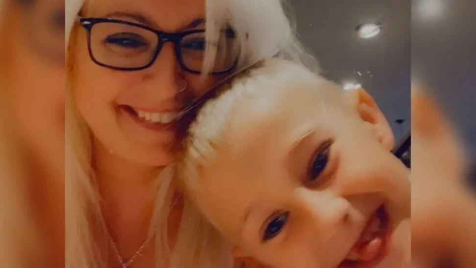 A selfie of Freddie with his mum Natasha Ingham. Natasha is blonde with glasses and smiling at the camera. Freddie, also blonde, is aged four or five smiling at the camera while leaning into his mother's chest. 