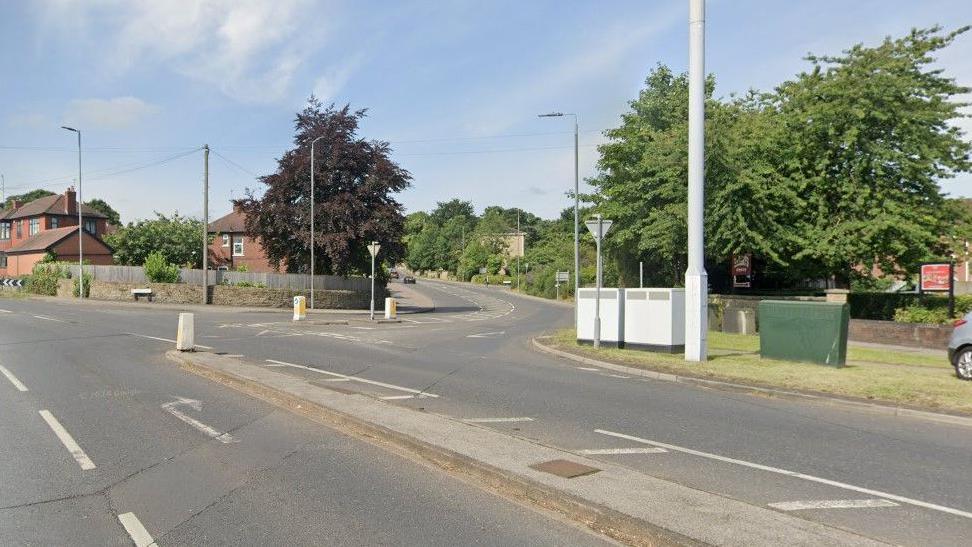 Junction of Northfield Lane and Wakefield Road