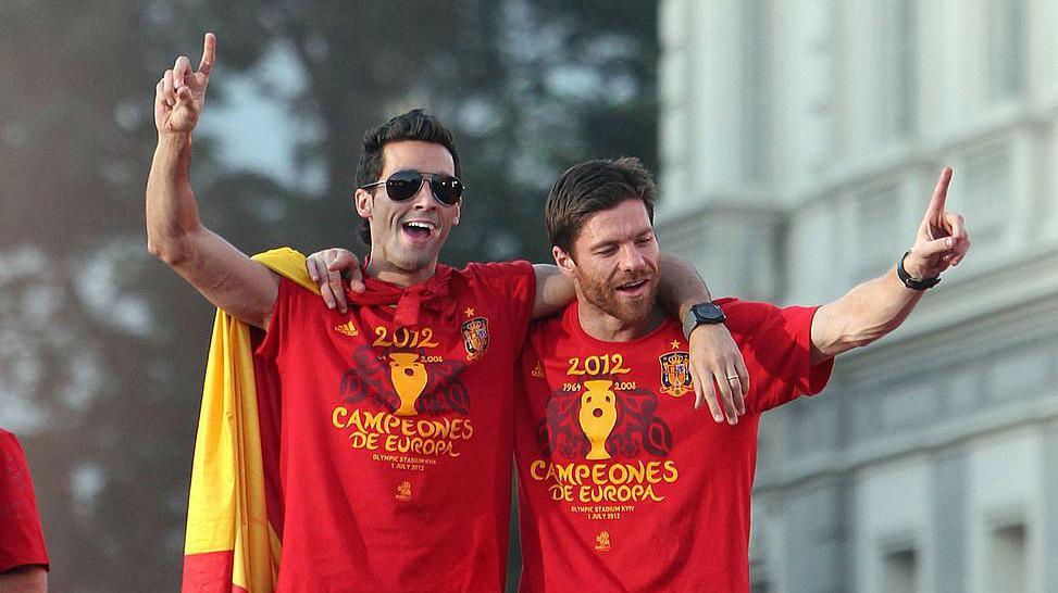 Alvaro Arbeloa and Xabi Alonso celebrating after winning the 2012 European Championships with the Spanish national team