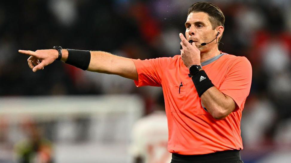 Australian referee Shaun Evans gestures during the World Cup 2026 qualifying match between Qatar and United Arab Emirates 
