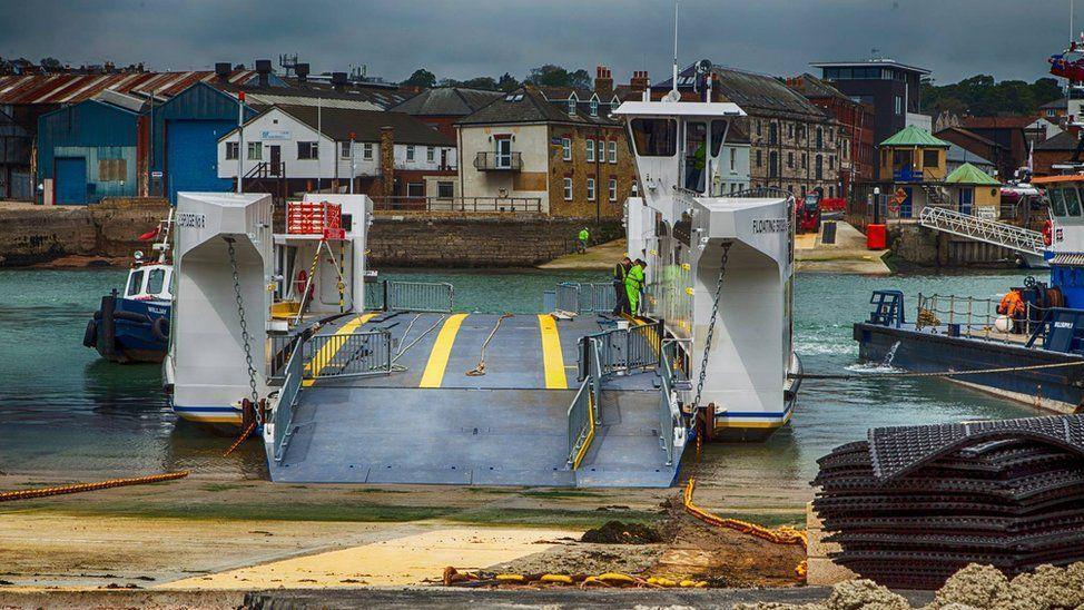 Isle of Wight chain ferry