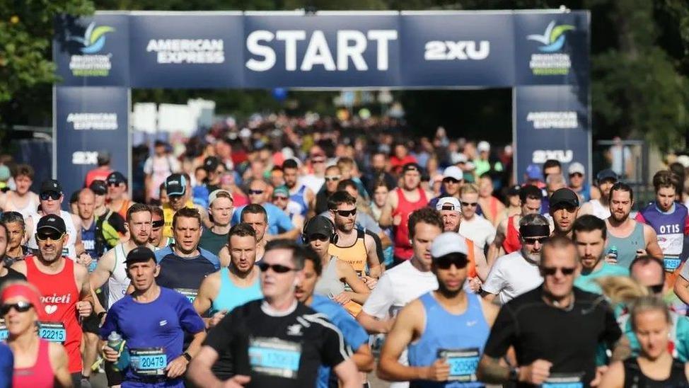 Runners starting the Brighton Marathon