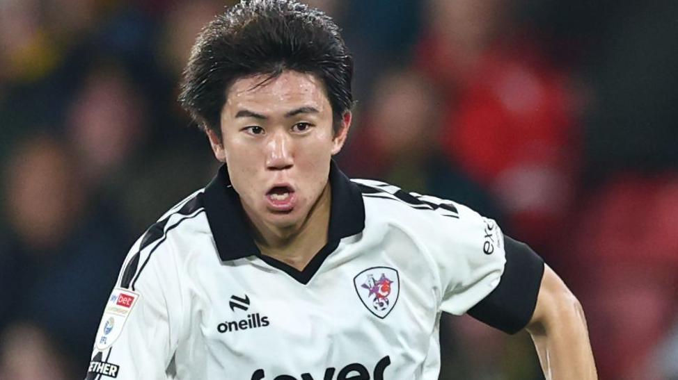 Yu Hirakawa in action for Bristol City