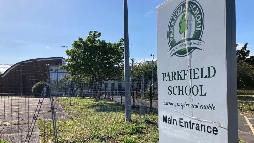 Parkfield School entrance sign