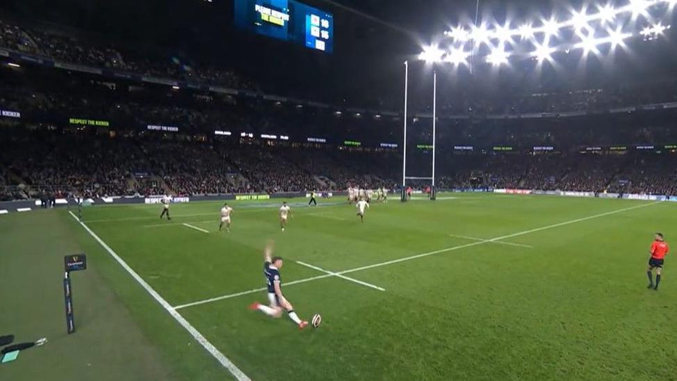 Finn Russell lines up his conversion attempt