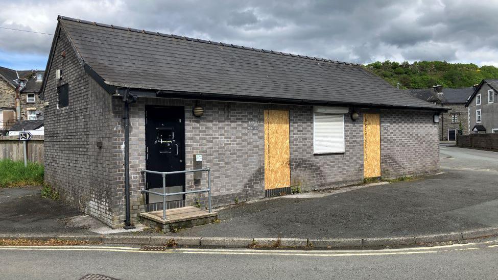 Toiledau machynlleth