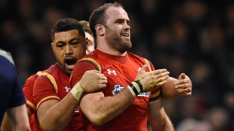 Jamie Roberts celebrates his try against Scotland in the 2016 Six Nations Championship