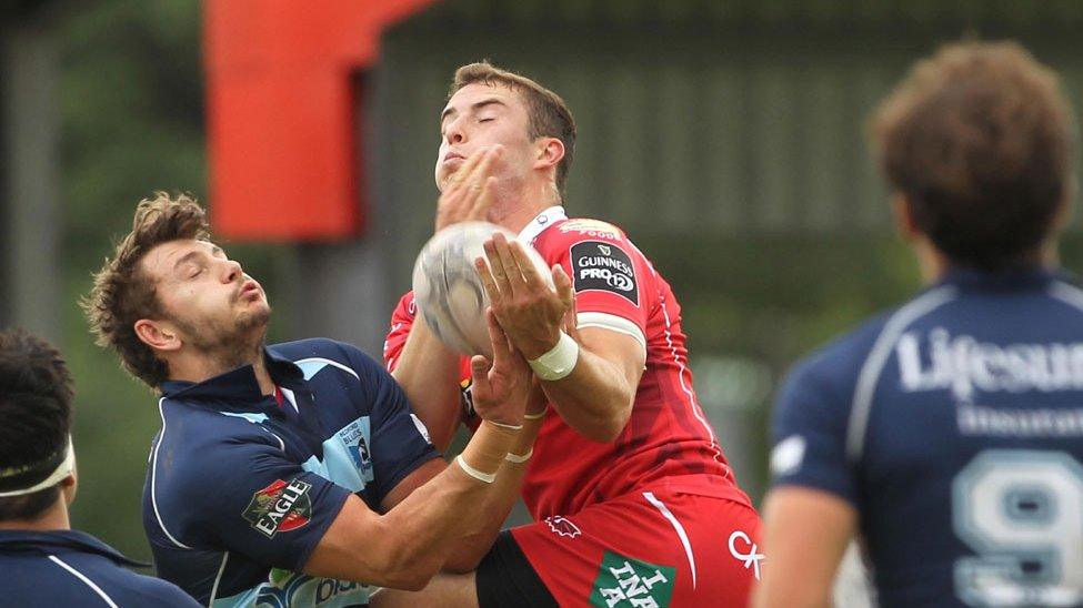 Steven Shingler challenges for the Scarlets against Bedford