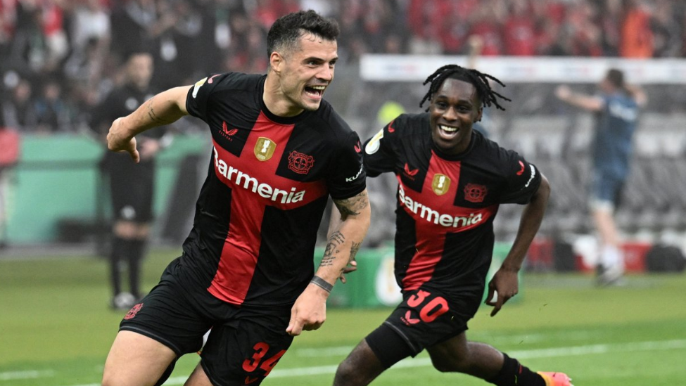 Bayer Leverkusen celebrate Granit Xhaka's goal