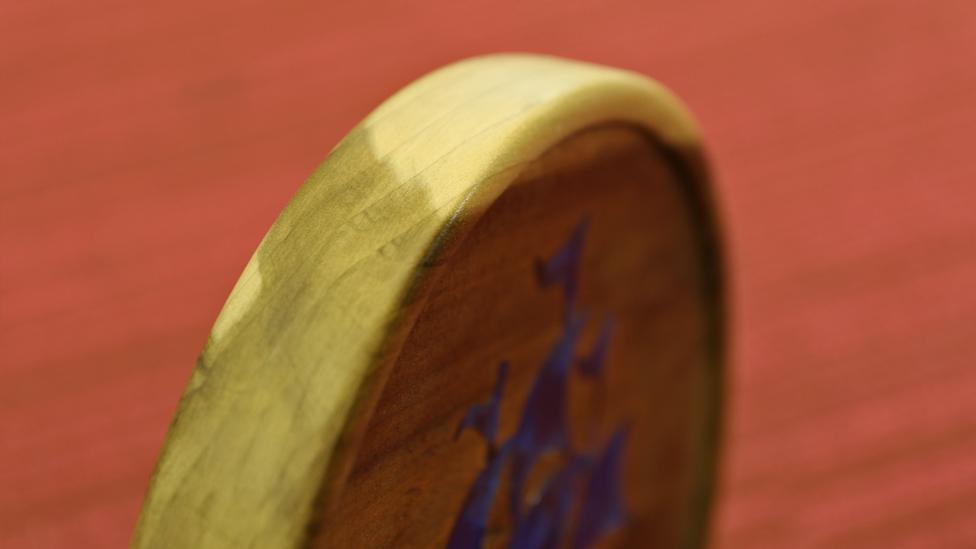 A close-up of the edge of the platter, showing the smooth rounded corners.