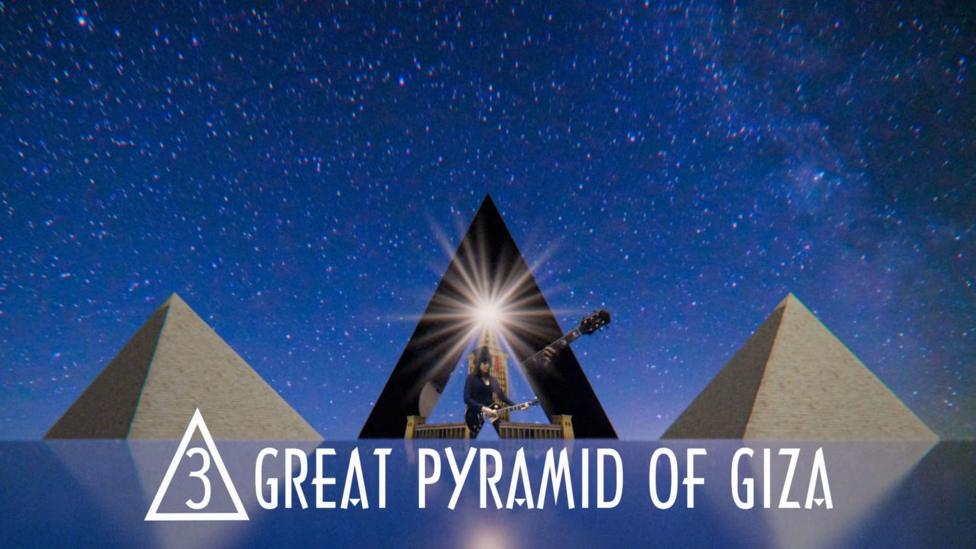 Singers next to the pyramids of giza