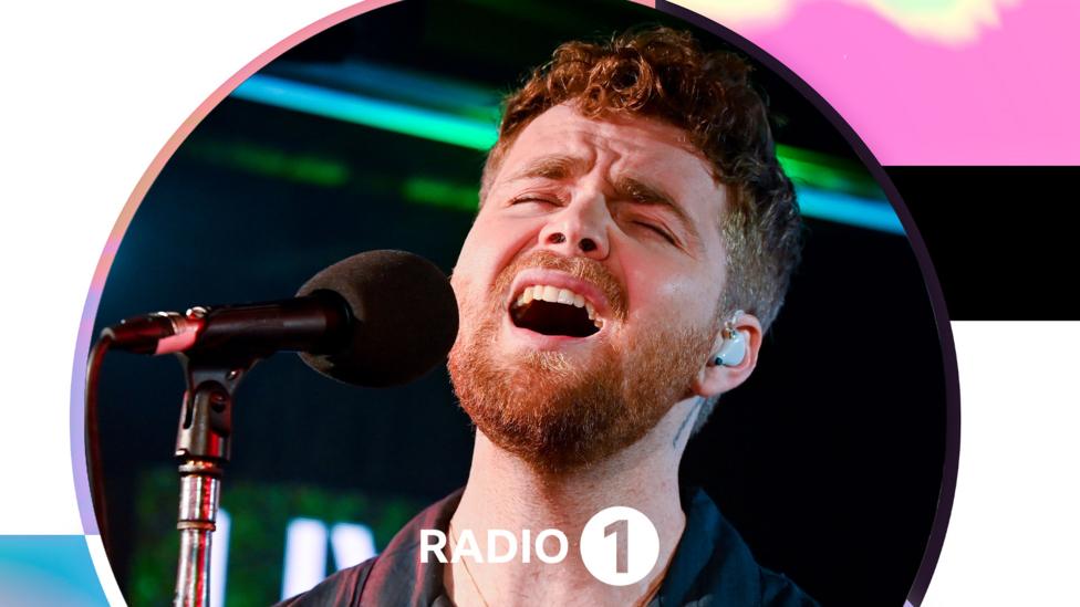 Alex Warren performs in the Radio 1 Live Lounge, he is singing passionatly.