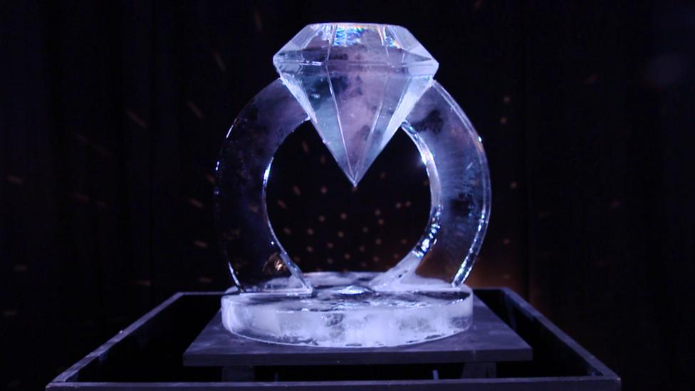 A diamond ring ice sculpture.